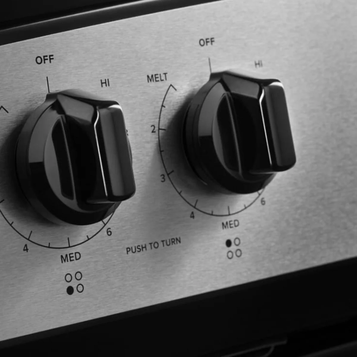 Amana AER6303MMS 4.8 cu. ft. Freestanding Electric Range with Extra-Large Oven Window - Silver - Image 7